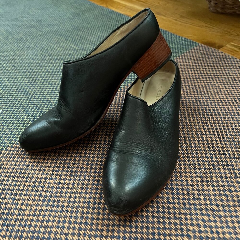 Nisolo Sofia Slip-On Mule Clog in Black